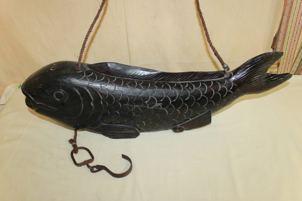 中古】木彫魚 自在鉤 囲炉裏飾り 鯉 寂れ 黒 自在掛け