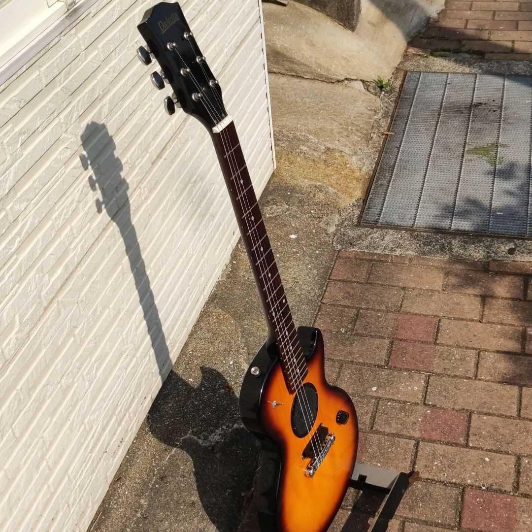 エレキギター DAKOTA スピーカー&アンプ内蔵 ? DAKOTAスピーカー 