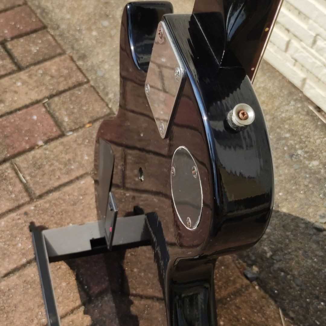 エレキギター DAKOTA スピーカー&アンプ内蔵 ? DAKOTAスピーカー 