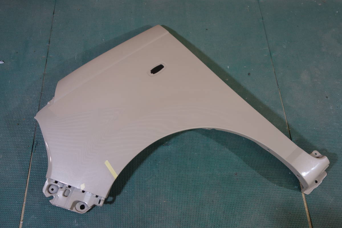 中古品情報 13121 LA800S ムーヴキャンバス 左 フェンダー T32