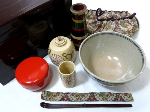 ☆】岩波蒔絵香合 螺鈿 中村春鳳 共箱 茶道具 茶道具 香合 V 螺鈿香合