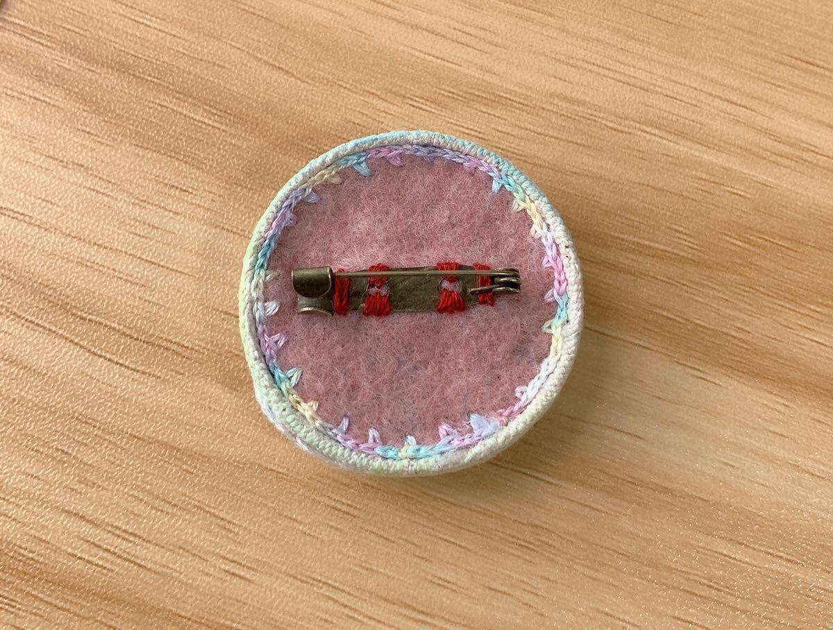 刺繍ブローチ 花冠ピンクローズとアルビノ ハンドメイド 手刺繍 うさぎ ブローチ アルビノ 赤目 白うさぎ 花冠 刺繍 くるみボタン 完成品 売買されたオークション情報 Yahooの商品情報をアーカイブ公開 オークファン Aucfan Com