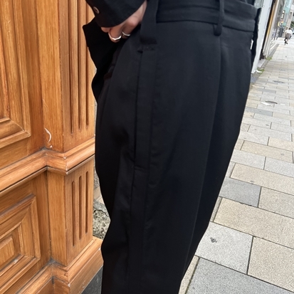 Yohji Yamamoto POUR HOMME ヨウジヤマモト プールオム HD-P32-100 ウールギャバジンテーパードパンツ 裾ボタン サイドライン　パンツ 4 Yohji Yamamoto | 2024-25 WINTER COLLECTION