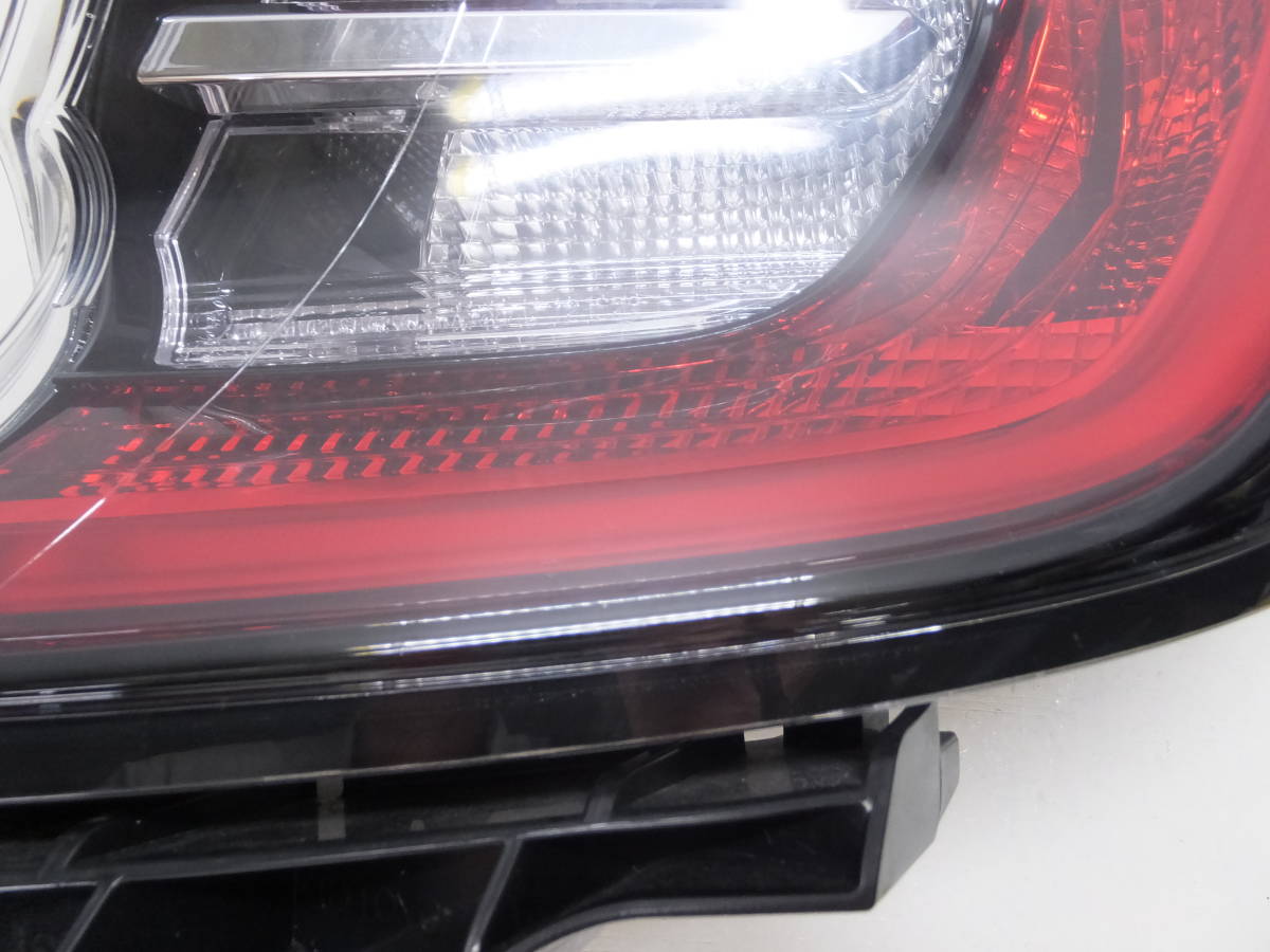 0644 ※美品※ NRE210H カローラスポーツ HV LED ※ 右 テールライト 