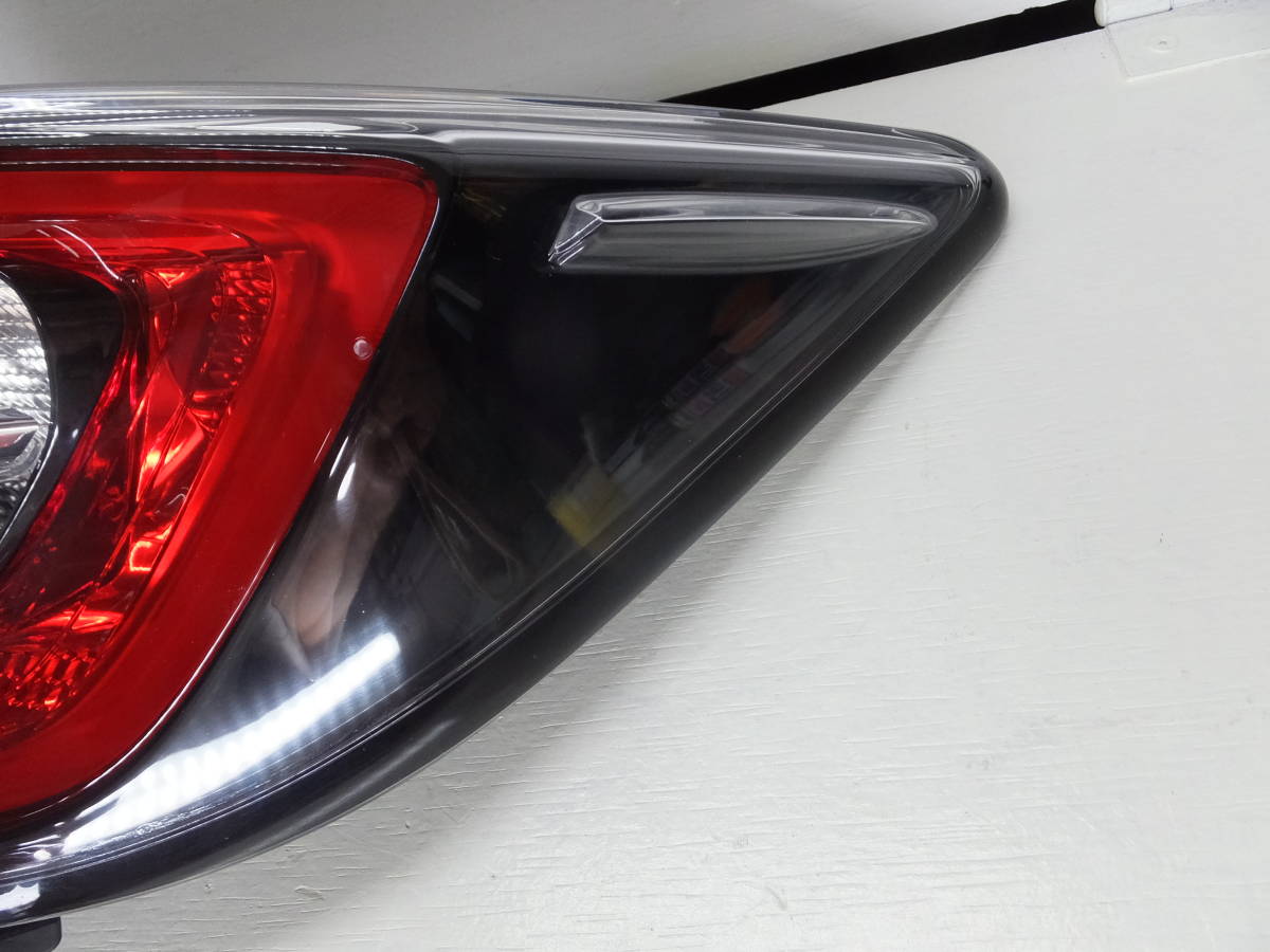 0644 ※美品※ NRE210H カローラスポーツ HV LED ※ 右 テールライト
