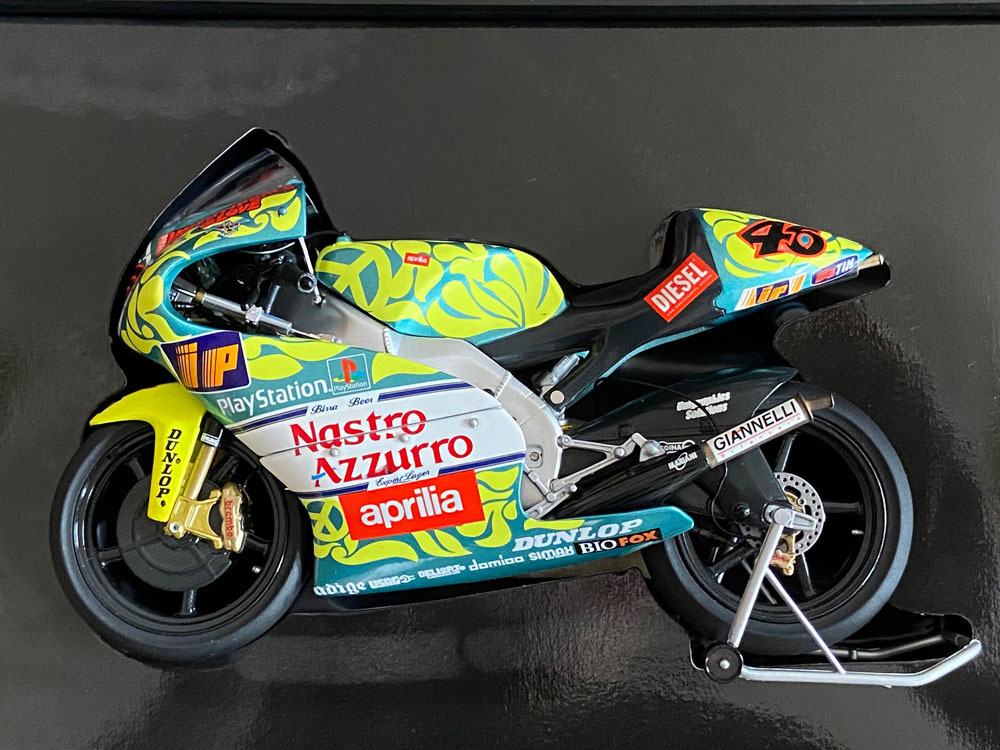 送料込み】ミニチャンプス APRILIA '99 ムジェロ ヴァレンティーノ