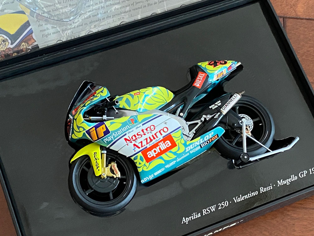 送料込み】ミニチャンプス APRILIA '99 ムジェロ ヴァレンティーノ