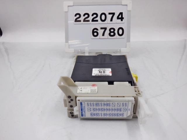低価，新作 ヴィッツ DBA-NSP135 ジャンクションブロック 82730-52M70 222074 EL(トヨタ用)｜売買されたオークション情報、yahooの商品情報をアーカイブ公開 - オークファン トヨタ用