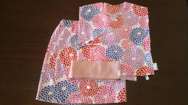 Sousou 伊勢木綿 可愛い浴衣 甚平 子供用 １００ １１０ｃｍ 110 105 114cm 売買されたオークション情報 Yahooの商品情報をアーカイブ公開 オークファン Aucfan Com