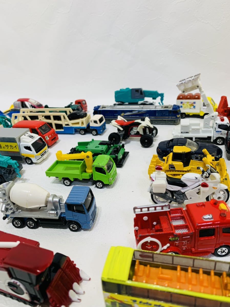 ミニカー 60台セット、パーキングセット TOMY38台 その他22台 まとめ