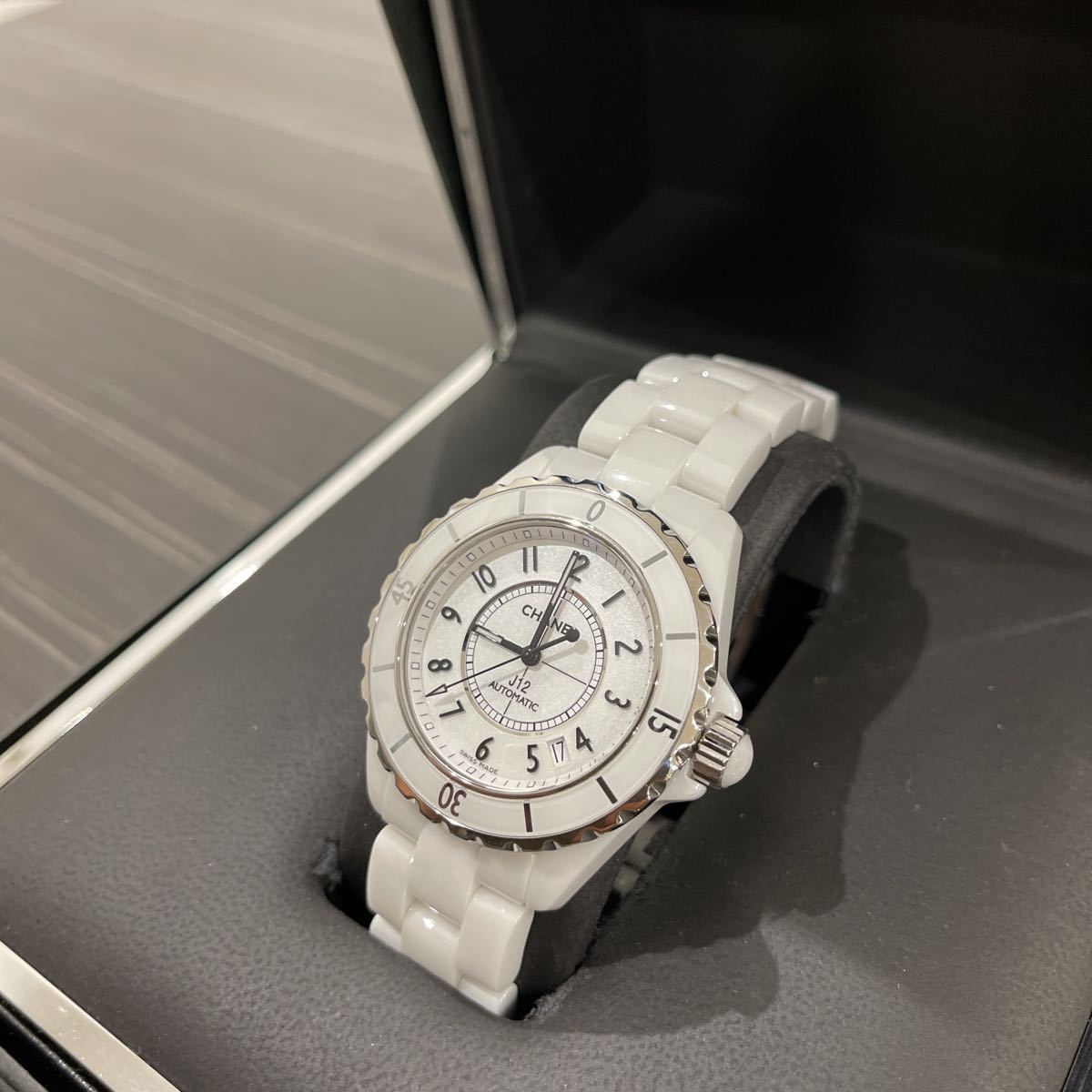 仕上げ 純正chanel J12 38ミリ メンズ 白 ホワイト 腕時計 自動巻 1スタ H0970 最高級腕時計 正規品 J12 売買されたオークション情報 Yahooの商品情報をアーカイブ公開 オークファン Aucfan Com