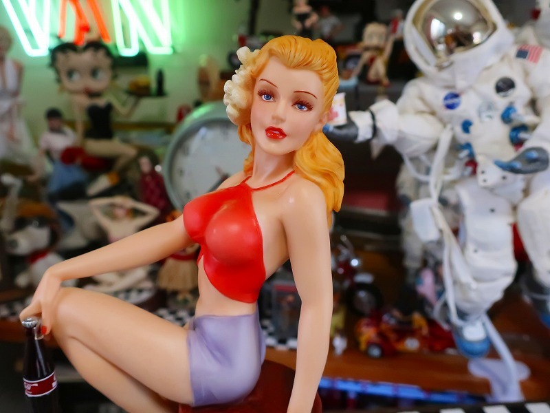 コカコーラ ピンナップガール 美脚 金髪 レトロ像 フィギュア
