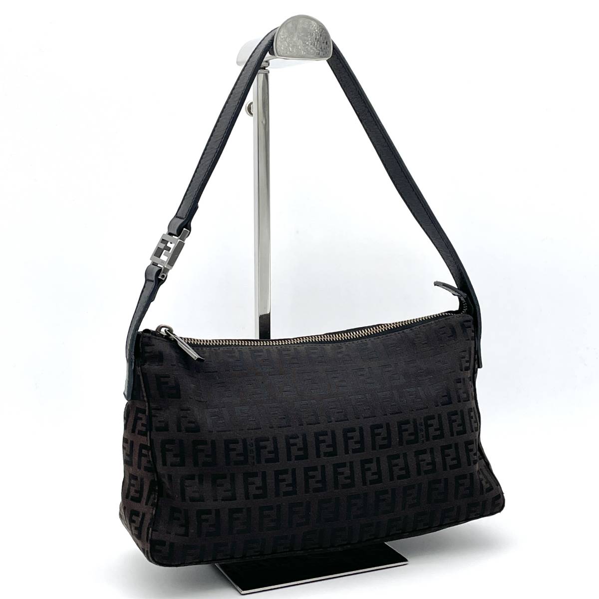 1円 良品 FENDI フェンディ ズッカ柄 ズッキーノ アクセサリーポーチ ショルダーポーチ 肩掛け ダークブラウン ヴィンテージ フェンディ 1円 ズッカ柄 折り財布 箱付き マンマバケット
