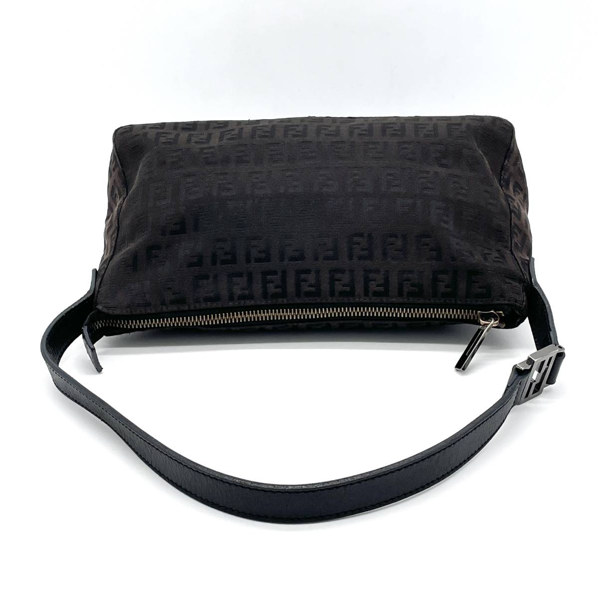 1円 良品 FENDI フェンディ ズッカ柄 ズッキーノ アクセサリーポーチ ショルダーポーチ 肩掛け ダークブラウン ヴィンテージ フェンディ 1円 ズッカ柄 折り財布 箱付き マンマバケット