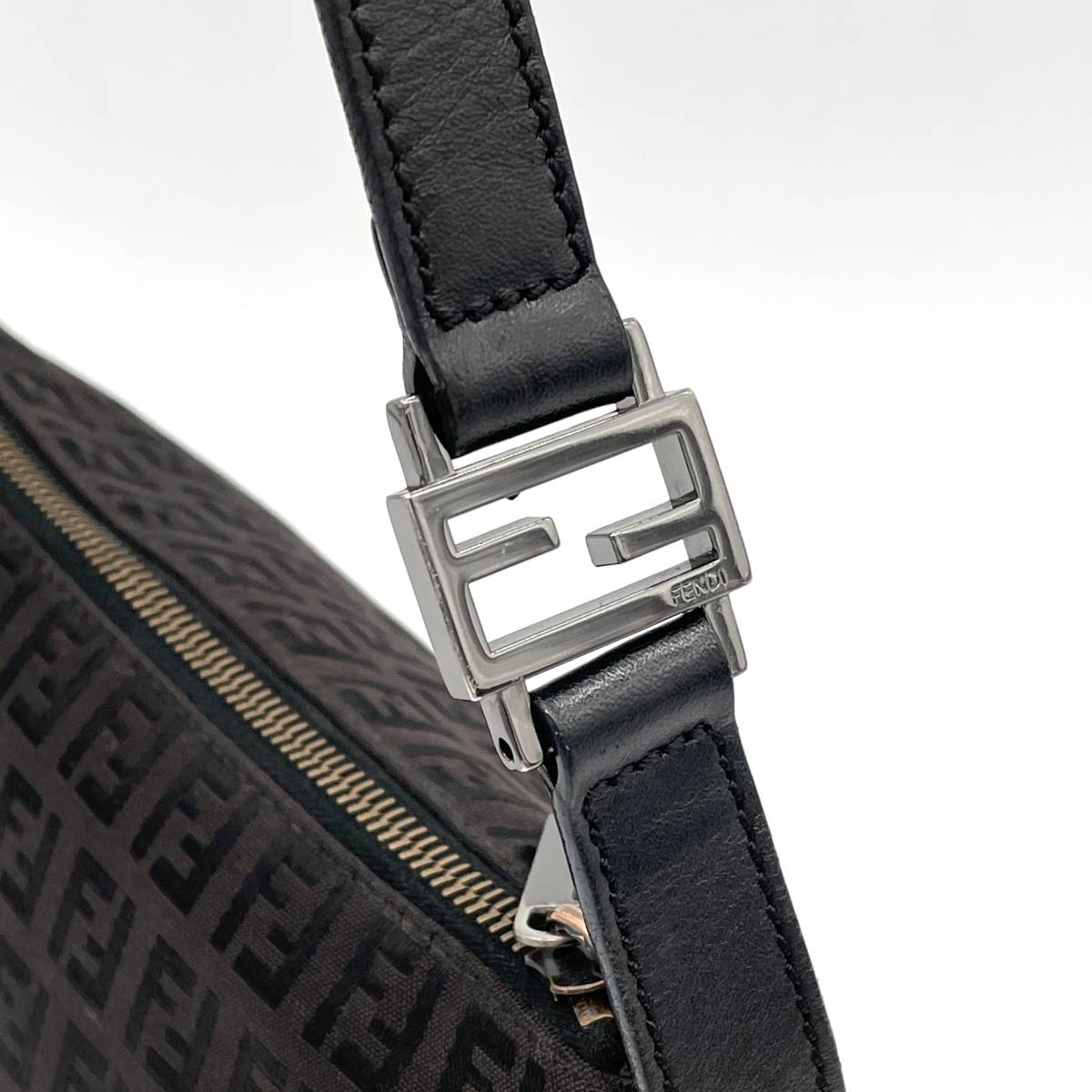 1円 良品 FENDI フェンディ ズッカ柄 ズッキーノ アクセサリーポーチ ショルダーポーチ 肩掛け ダークブラウン ヴィンテージ フェンディ 1円 ズッカ柄 折り財布 箱付き マンマバケット