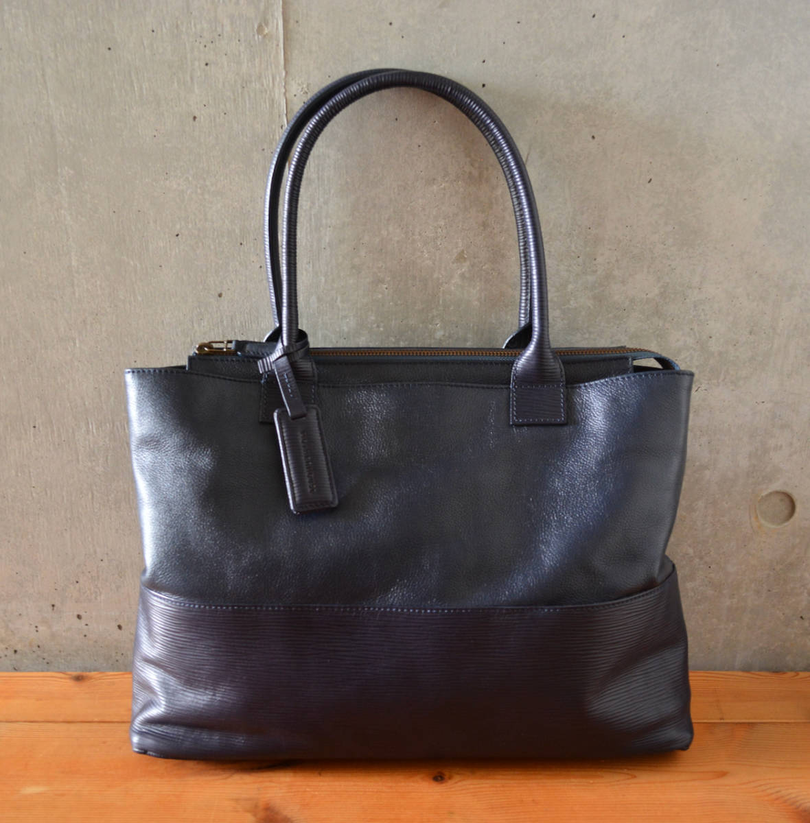 美品□ MOTHERHOUSE マザーハウス □A4収納可 レザー トートバッグ /紺 