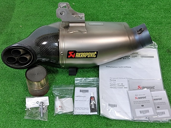 MT-09/XSR900 AKRAPOVIC(アクラポヴィッチ) レーシングラインマフラー