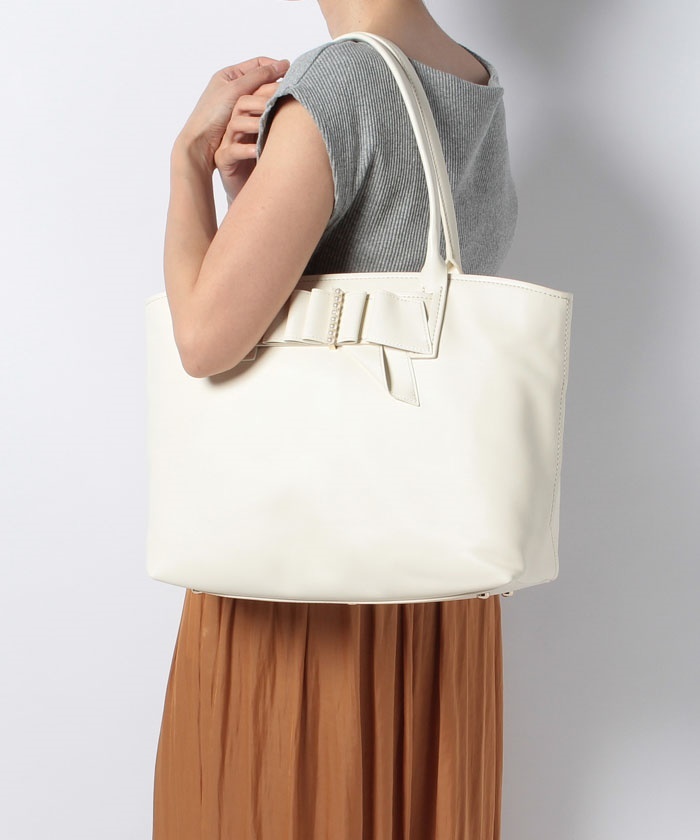 新作入荷，低価 1円 LANVIN en Bleu ランバンオンブルー 定価2 6万 ロレッタ トートバッグ Fレザー仕様 多収納デザイン ホワイト 他にも出品中(合成皮革)｜売買されたオークション情報、yahooの商品情報をアーカ 合成皮革
