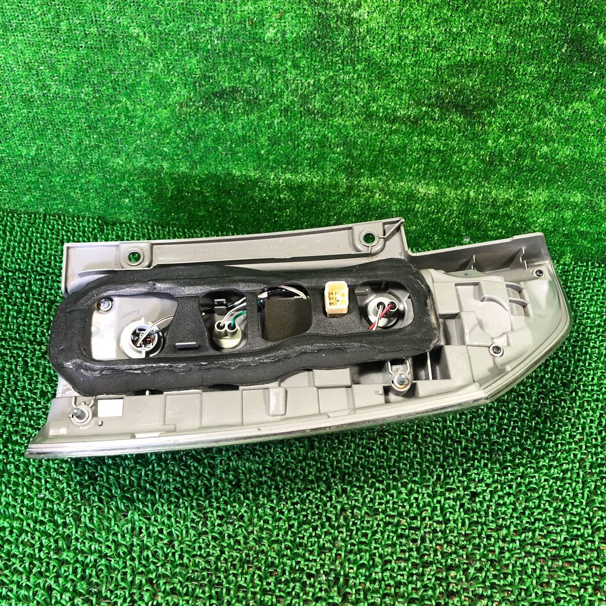 トヨタ ヴォクシー ZRR70 純正 左右セット テールランプ 9AF [FZRR70