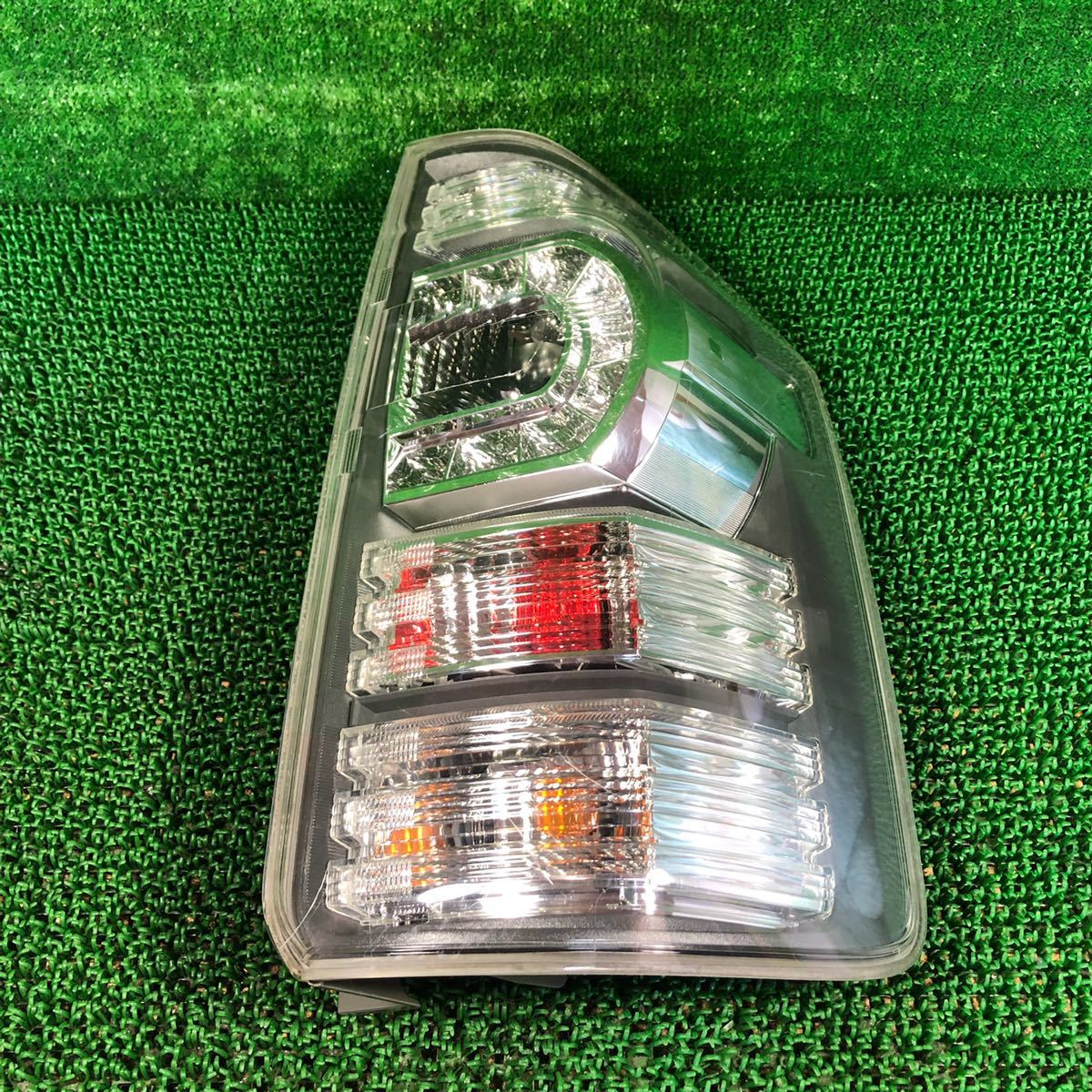 トヨタ ヴォクシー ZRR70 純正 左右セット テールランプ 9AF [FZRR70