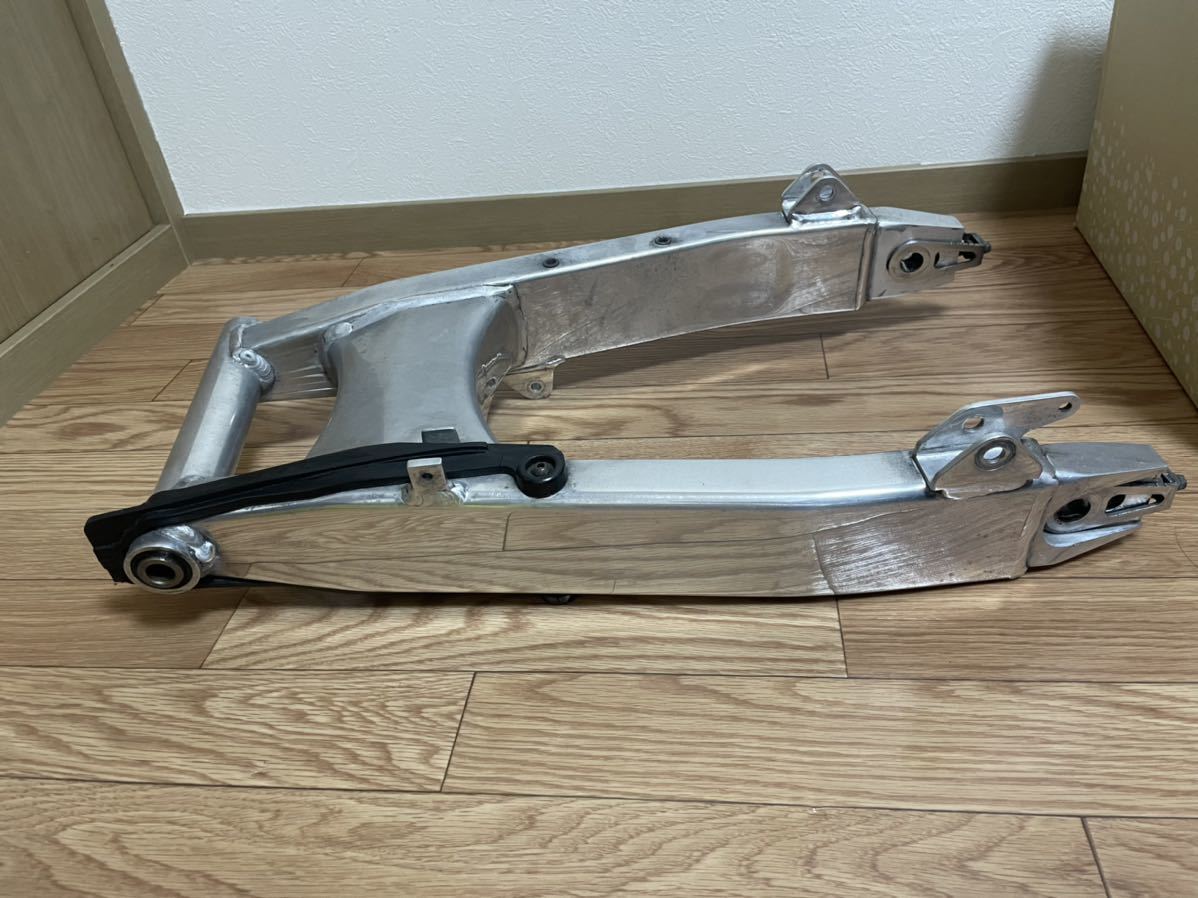 Cb400sf スイングアーム Genuine Mce Nc39 Nc39 1044 Vtec トルクロッド バイク ホンダ リアアーム 中古 曲がり無し 純正 車検 部品 美品 Mce