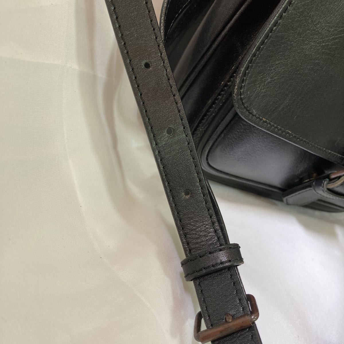 Yves Saint Laurent イヴサンローラン レザーショルダーバッグ　ブラック/ ヴィンテージ /オールド Saint Yves | ザ Laurent(イヴ・サンローラン イヴ・サンローラン2026年春新色速報！完売必至の可愛すぎる名品