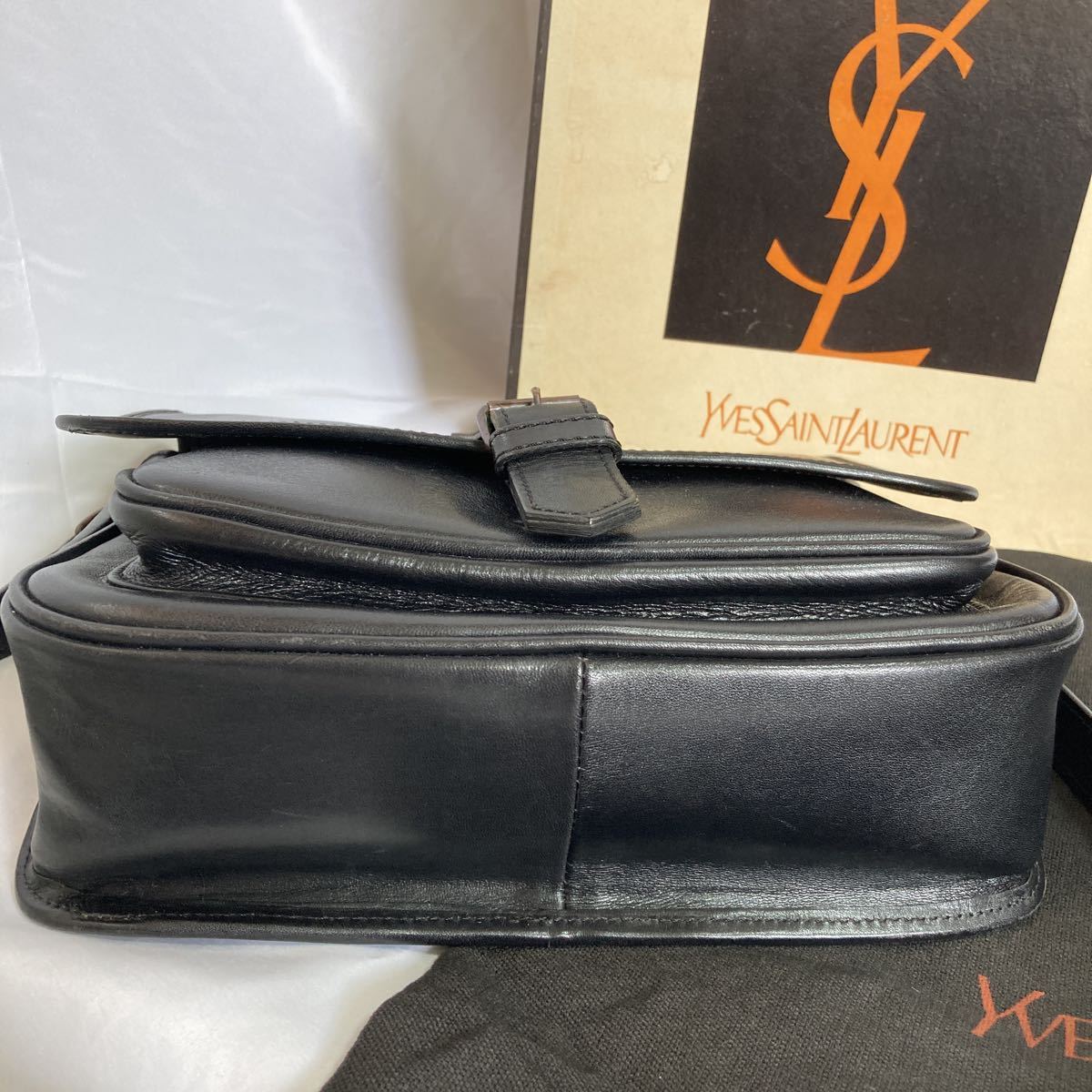 Yves Saint Laurent イヴサンローラン レザーショルダーバッグ　ブラック/ ヴィンテージ /オールド Saint Yves | ザ Laurent(イヴ・サンローラン イヴ・サンローラン2026年春新色速報！完売必至の可愛すぎる名品