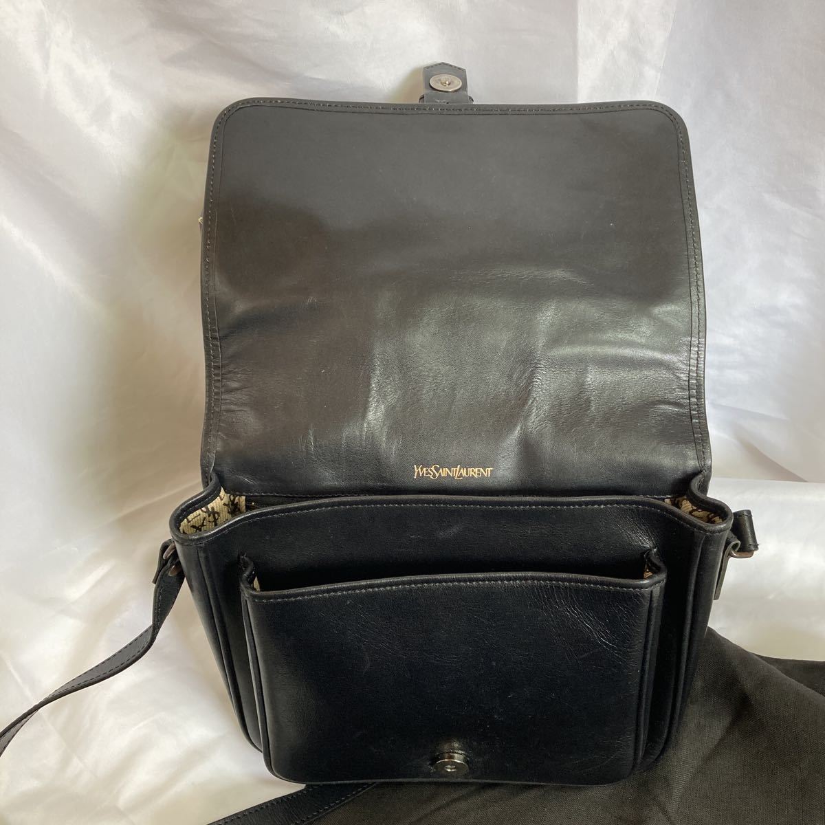 Yves Saint Laurent イヴサンローラン レザーショルダーバッグ　ブラック/ ヴィンテージ /オールド Saint Yves | ザ Laurent(イヴ・サンローラン イヴ・サンローラン2026年春新色速報！完売必至の可愛すぎる名品