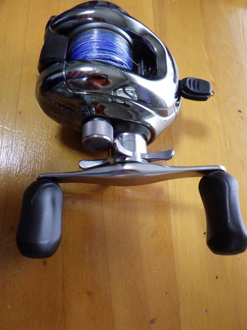 バス釣りやルアーに最適なベイトリール(SHIMANO)RH222です