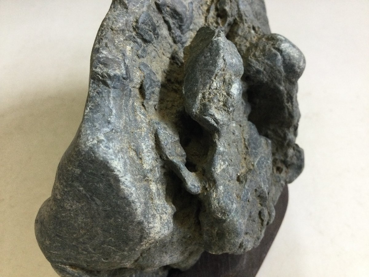 三】水石 鑑賞石 縁起石 穴あき 天然石 台座付き 盆石 原石 鉱物 