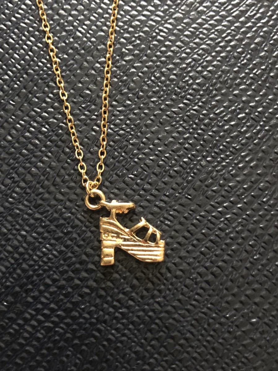 Salvatore ハイヒールモチーフ Ferragamo フェラガモ ネックレス 