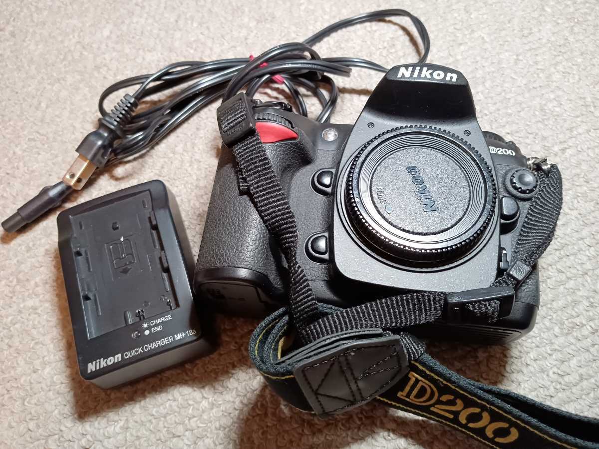 1円～／付属品完備】Nikon D200 ボディ☆バッテリー/充電器/純正