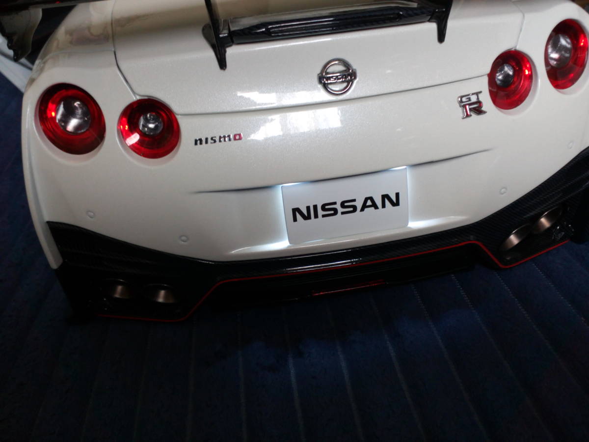 1/8デアゴスティーニ 日産GT-Rニスモ完成品ケース付き NISMO GT-R 完成品
