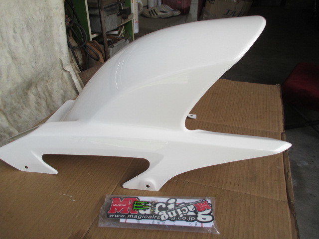 新作入荷，格安 カワサキZZR1400 マジカルレーシング リヤフェンダー 白(リア)｜売買されたオークション情報、yahooの商品情報をアーカイブ公開 - オークファン カワサキ用