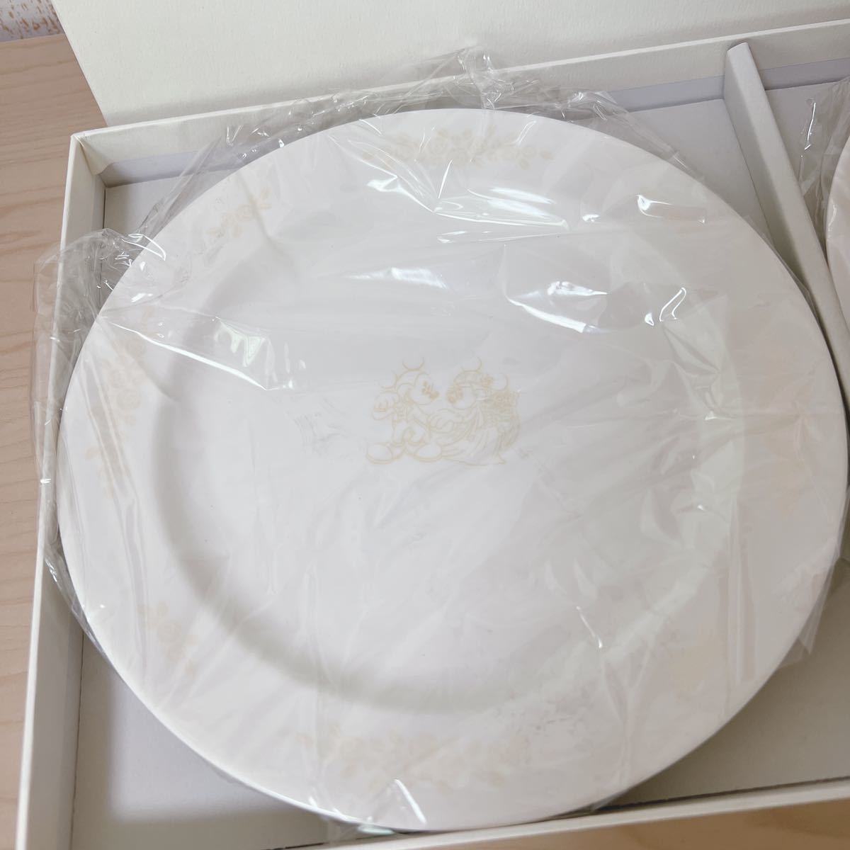 売切 ディズニー アンバサダーホテル 結婚式 引き出物 限定 ペア ケーキ皿 ノリタケ Noritake Wedding Disney 箱付き ノリタケ 売買されたオークション情報 Yahooの商品情報をアーカイブ公開 オークファン Aucfan Com