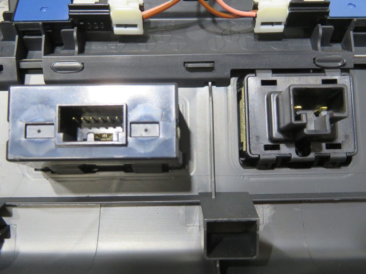 22-16-37 デリカ D5 CV5W 【 100V AC インバーター 8638A011 G8D-779