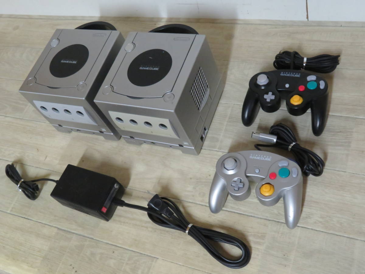 ゲームCUBE本体とコントローラ二つ ゲームCUBE本体とコントローラ二つ ゲームキューブ 本体