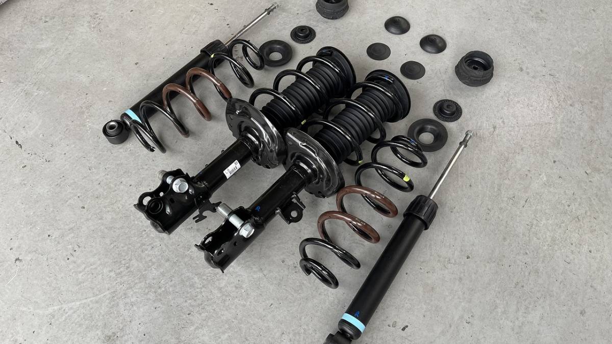新車外し!!GRヤリス純正サスペンション ショック付 予備や純正戻しなど 
