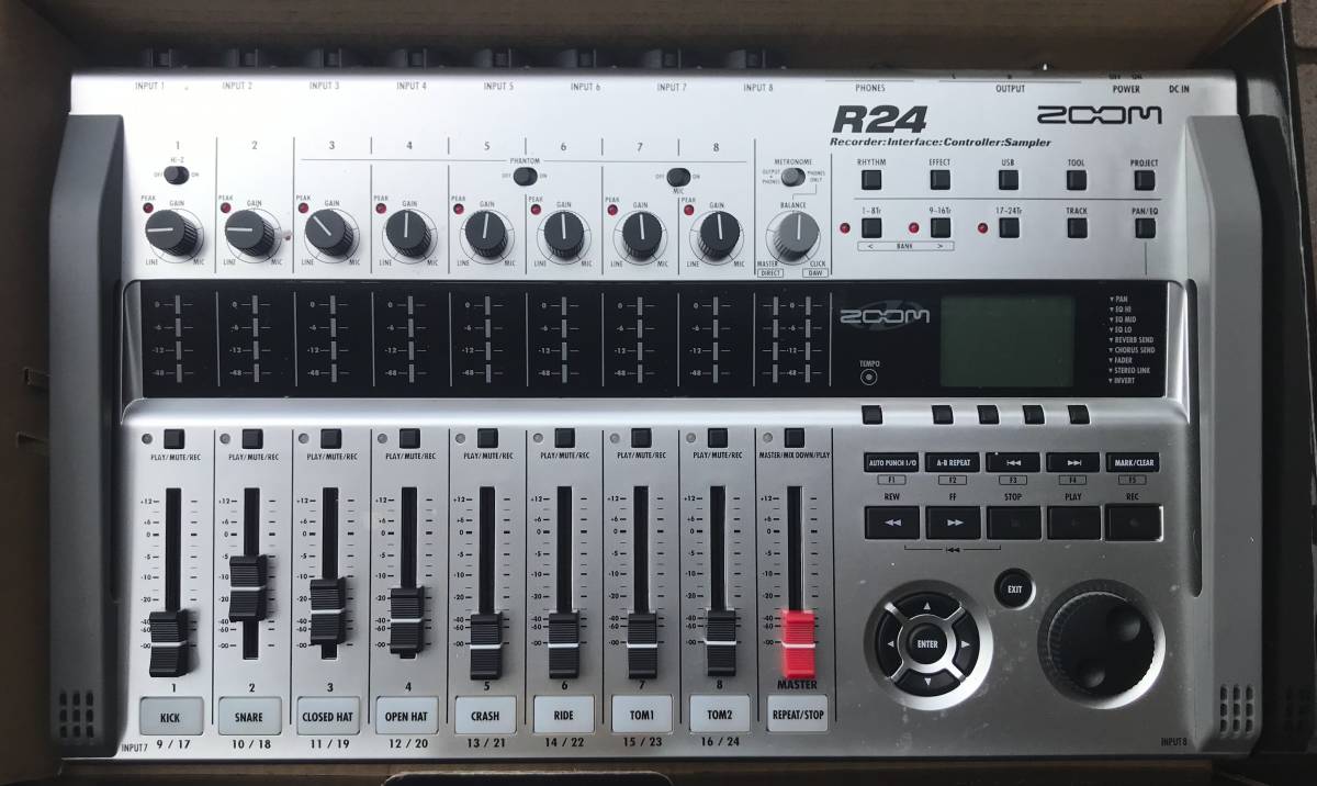 ZOOM ( ズーム ) / R24　マルチトラックレコーダー 新品ですが 保管品なのでジャンク