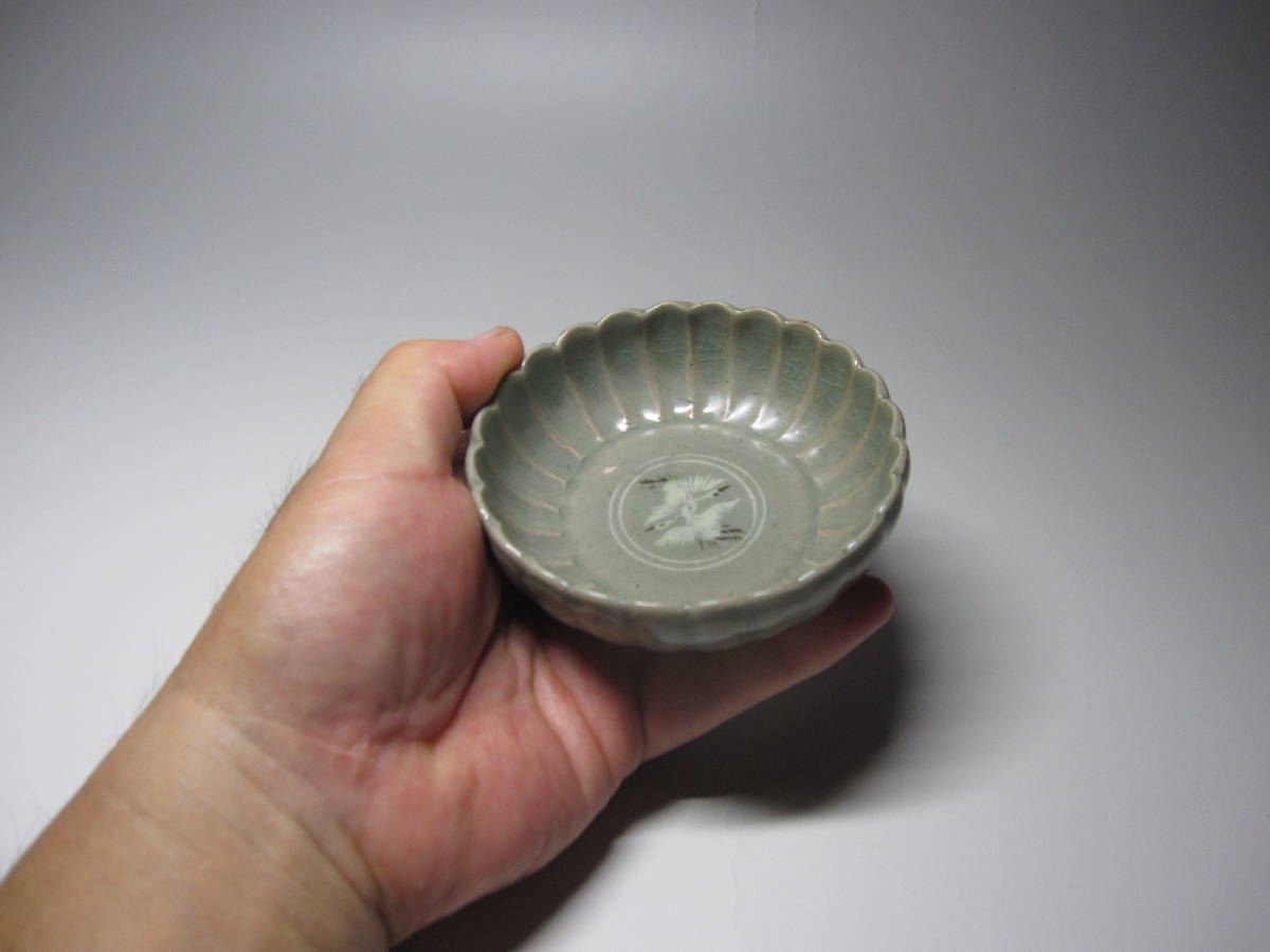 文化遺産オンライン 高麗青磁象嵌双鶴文香合 高麗 蛇韻律 青磁象嵌菊花