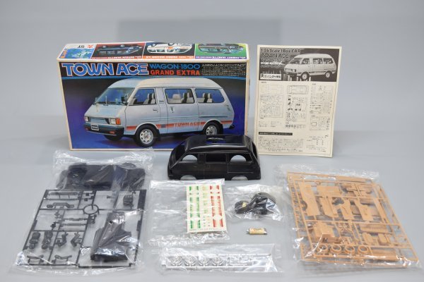 未組立 完品 旧バンダイ トヨタ タウンエース ワゴン 1800 グランド