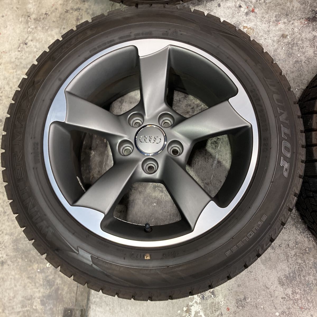 超バリ山！アウディ センターキャップ付 16×7.5j+37 PCD112/5H 205/60R16 ダンロップ ウインターマックス WM02 2017年製 4本 検: A4 純正