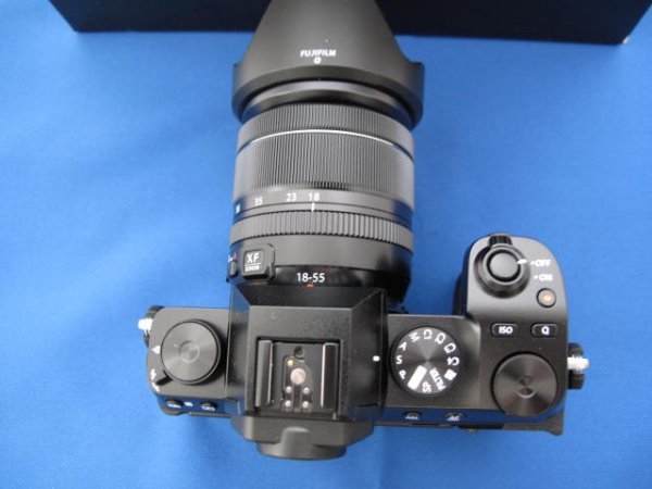 富士フイルム】FUJIFILM X-S10 ミラーレス一眼カメラ XF 18-55mm 1:2.8 