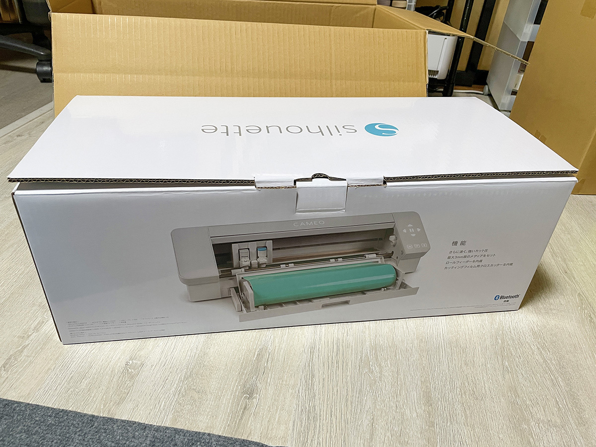 ほぼ新品 silhouette CAMEO4 グラフテック 小型カッティングマシン 