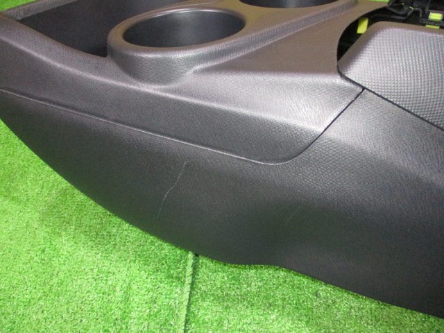 Q8709IS トヨタ アクア NHP10 純正 センターコンソール