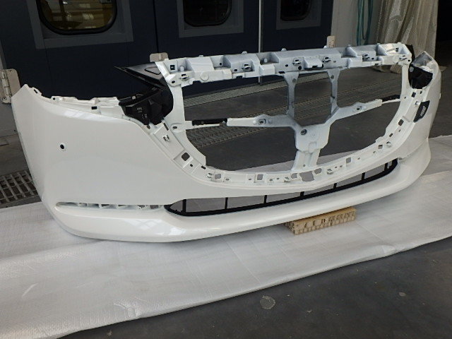 マツダ2　バンパー　Ｄ４３Ｎ−５００３１　パールホワイト　２５Ｄ