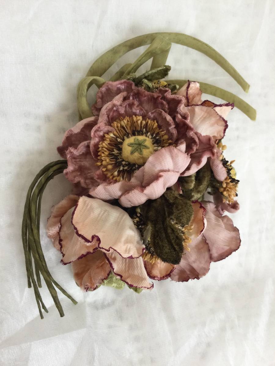 ワンダフルワールド　コサージュ　カネコイサオ　（モーヴピンク） KANEKO ワンダフルワールド ISAO（ブローチ&frasl;コサージュ）のフリマアイテム一覧 ピンク 豪華♡薔薇パッチ 和柄