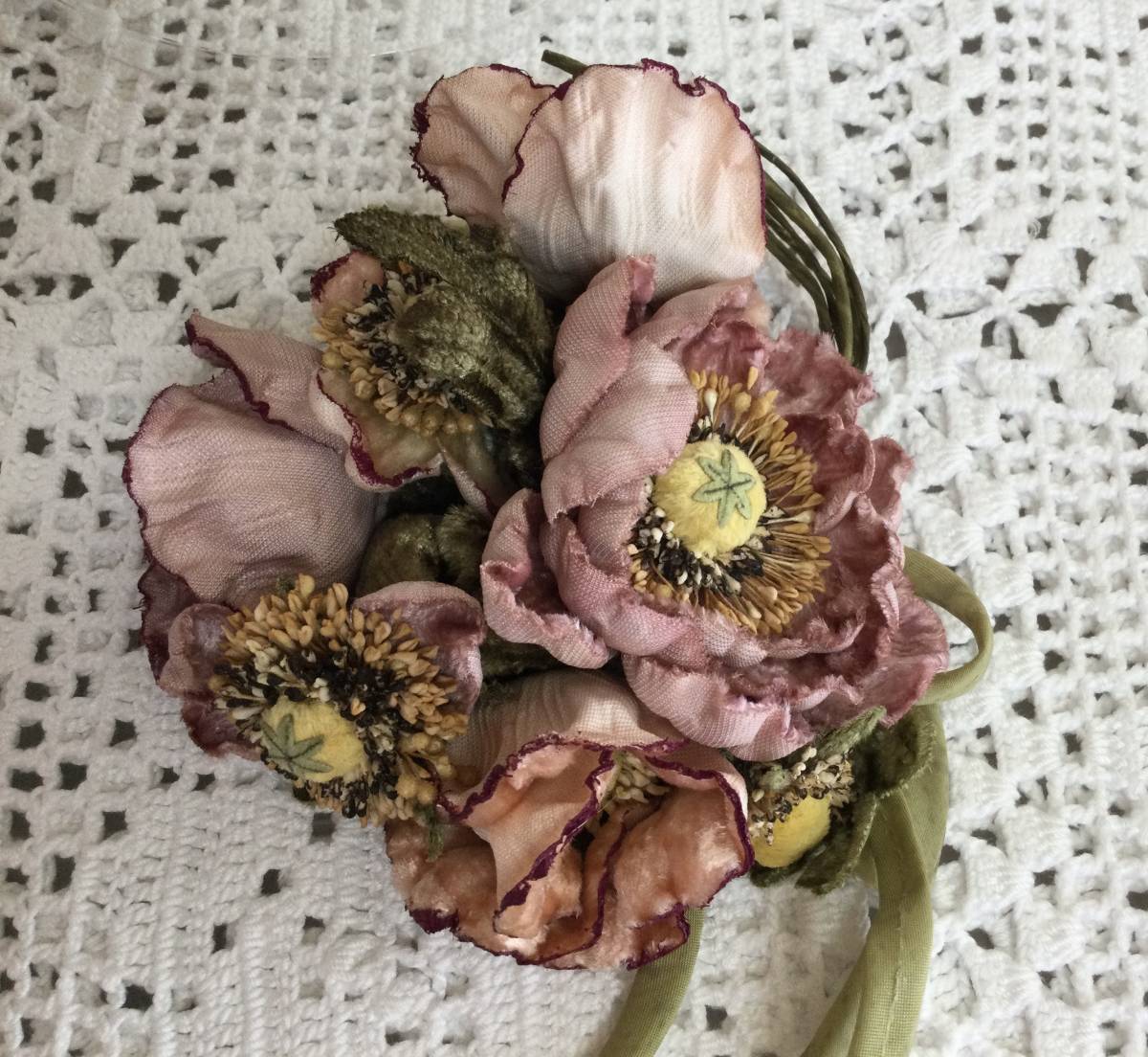 ワンダフルワールド　コサージュ　カネコイサオ　（モーヴピンク） KANEKO ワンダフルワールド ISAO（ブローチ&frasl;コサージュ）のフリマアイテム一覧 ピンク 豪華♡薔薇パッチ 和柄