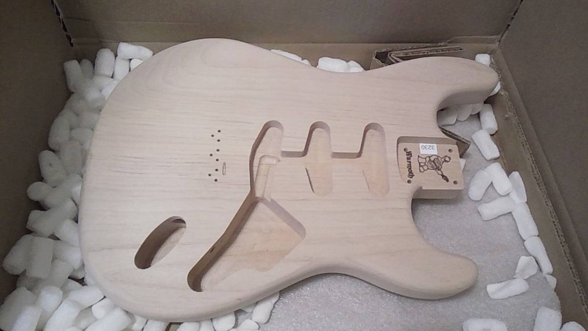 Warmoth Stratocaster Body Ex Light Alder 2P 1.7kg Hardtail ワーモス