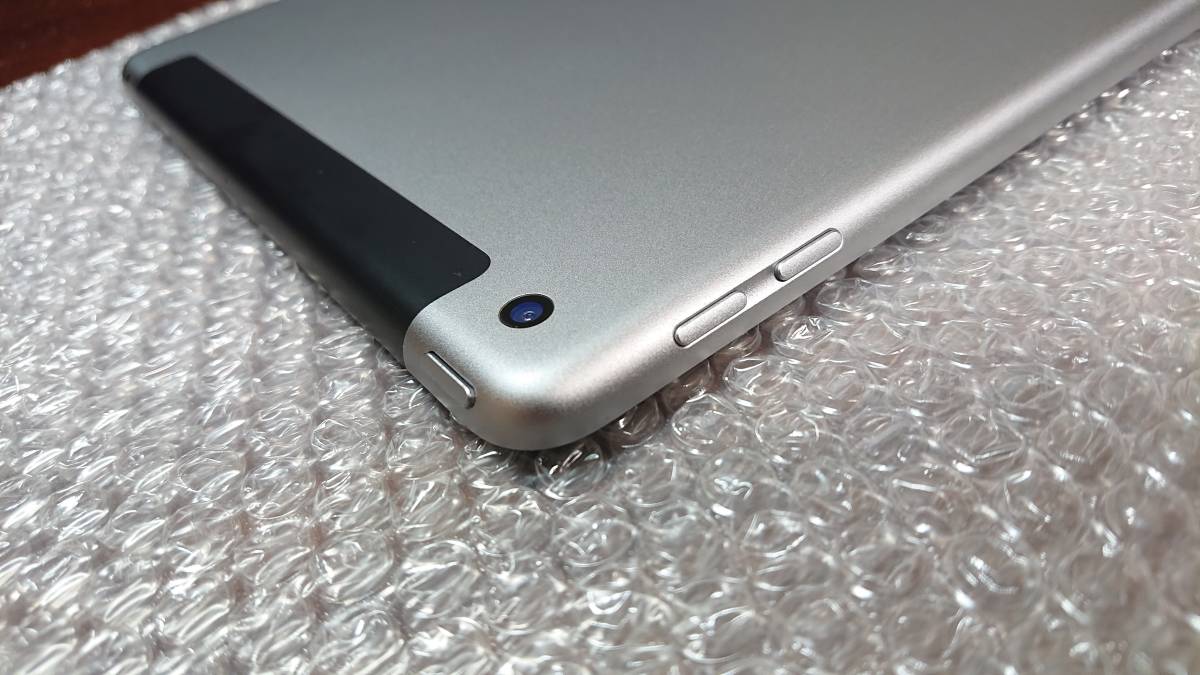 Apple iPad 第5世代 Wi-Fi + Cellular 32GB A1823 MP1J2J/A スペース